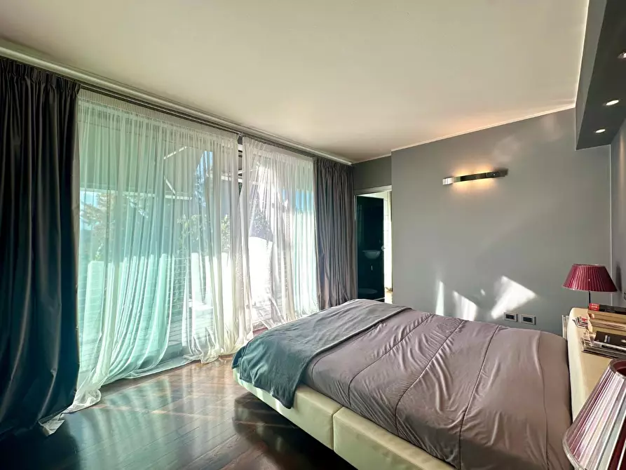 Immagine 14 di Villa in vendita  a Lucca