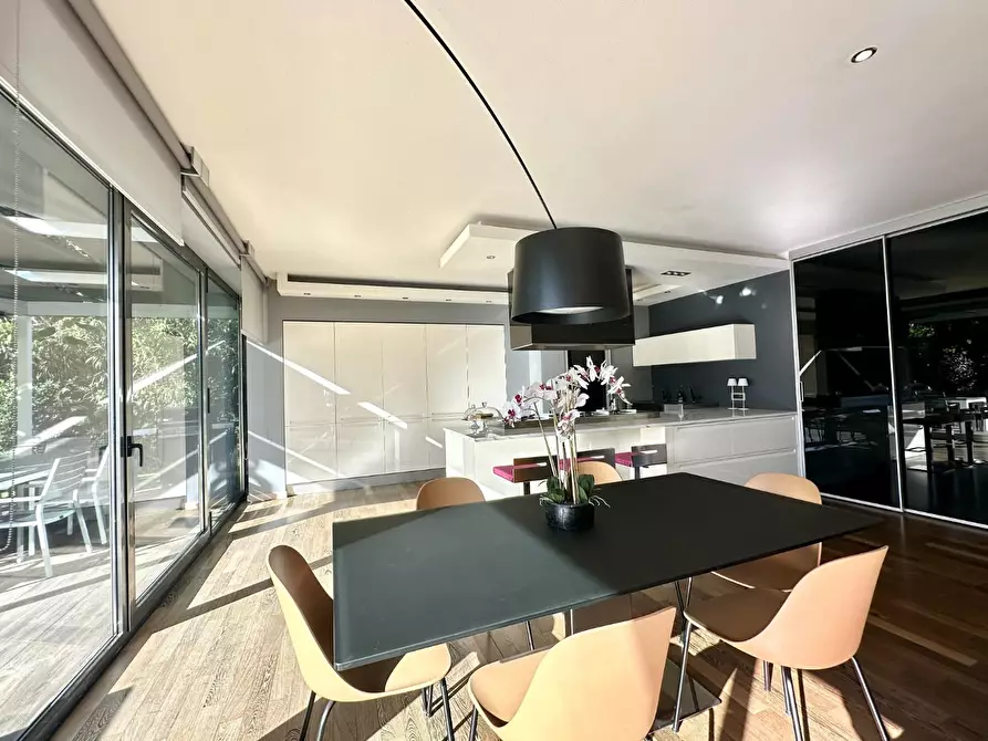 Immagine 9 di Villa in vendita  a Lucca