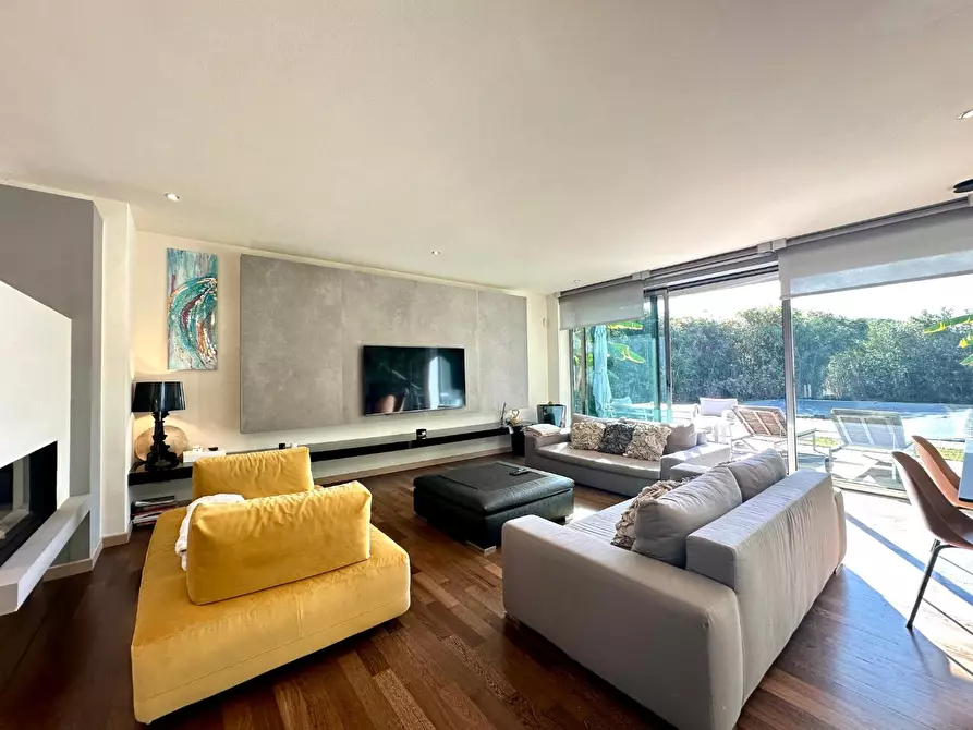 Immagine 8 di Villa in vendita  a Lucca