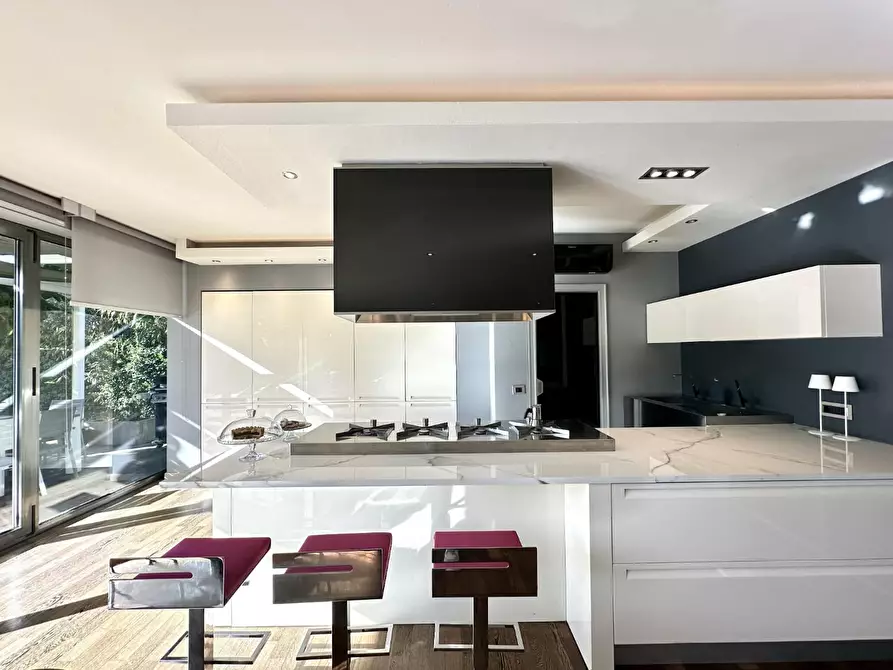 Immagine 11 di Villa in vendita  a Lucca