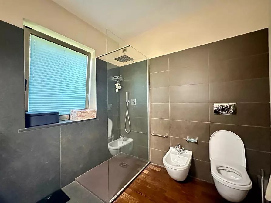 Immagine 29 di Villa in vendita  a Lucca