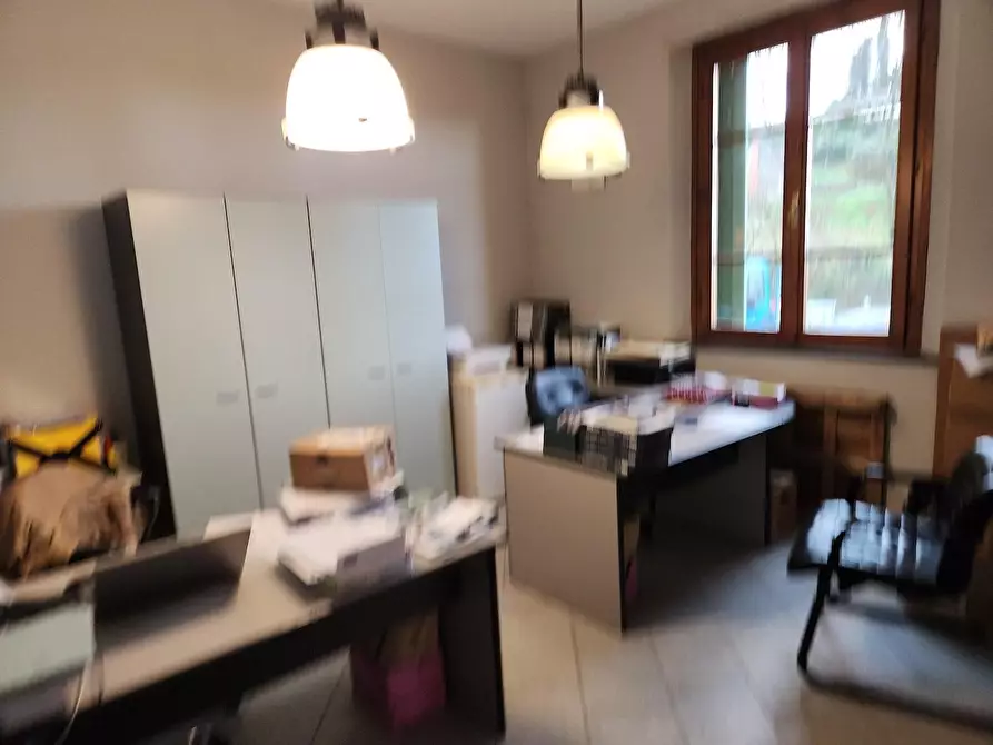 Immagine 4 di Negozio in vendita  a Santa Maria A Monte