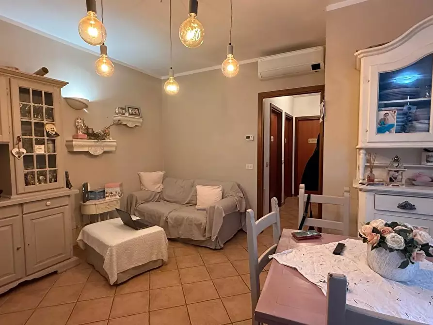 Immagine 21 di Appartamento in vendita  a Viareggio