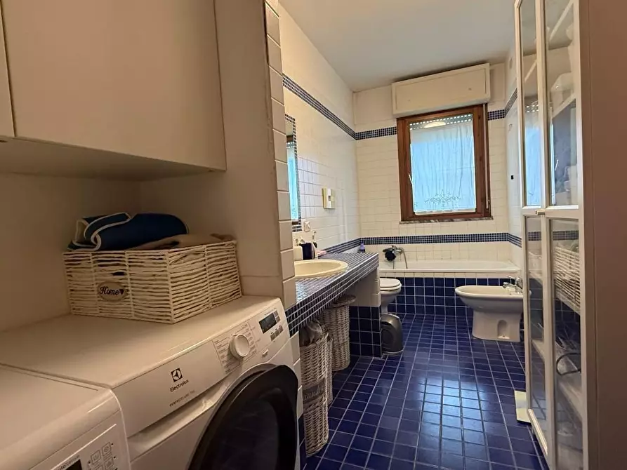 Immagine 16 di Appartamento in vendita  a Viareggio