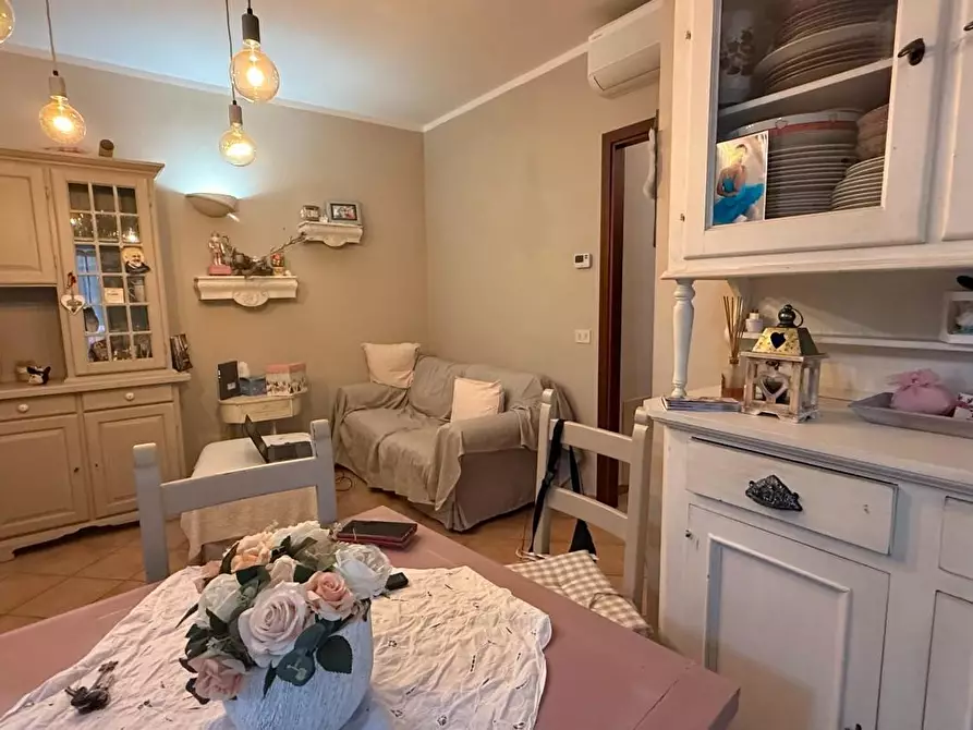 Immagine 2 di Appartamento in vendita  a Viareggio