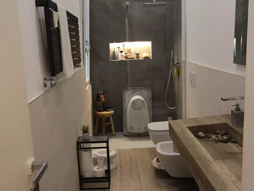 Immagine 13 di Appartamento in vendita  a La Spezia