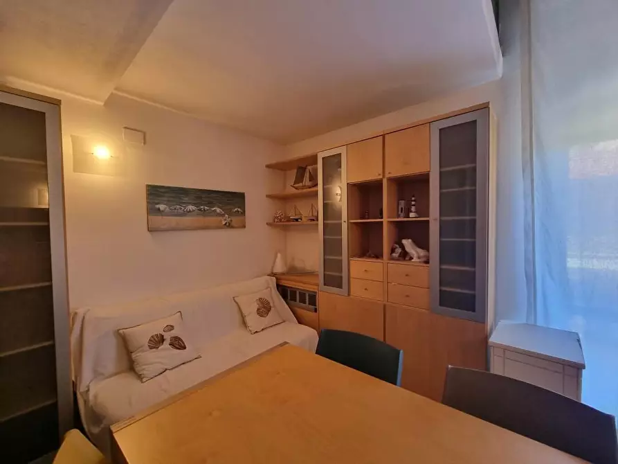 Immagine 1 di Appartamento in vendita  a Viareggio