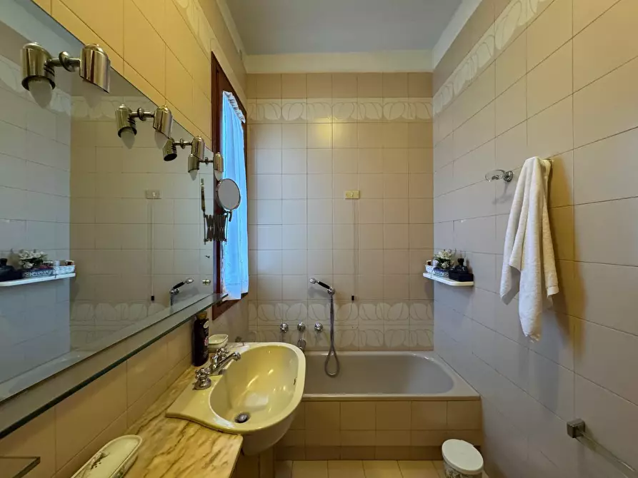 Immagine 19 di Villetta a schiera in vendita  a Empoli