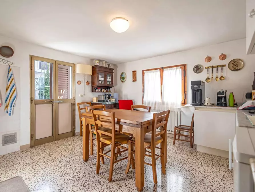 Immagine 16 di Casa indipendente in vendita  a Santa Maria A Monte