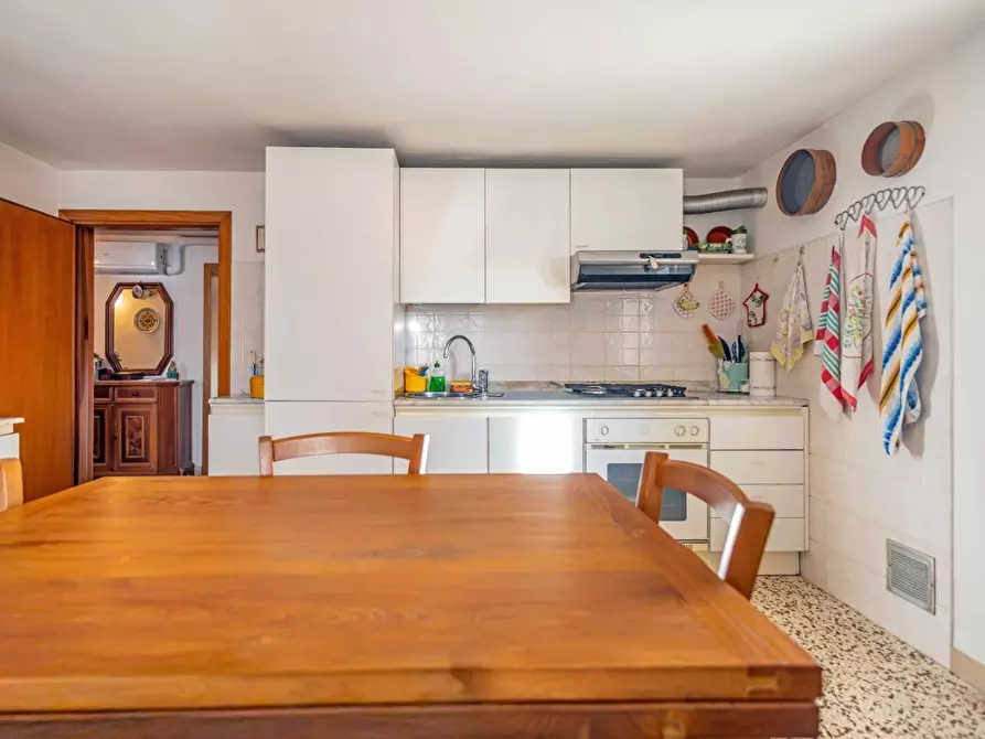 Immagine 18 di Casa indipendente in vendita  a Santa Maria A Monte