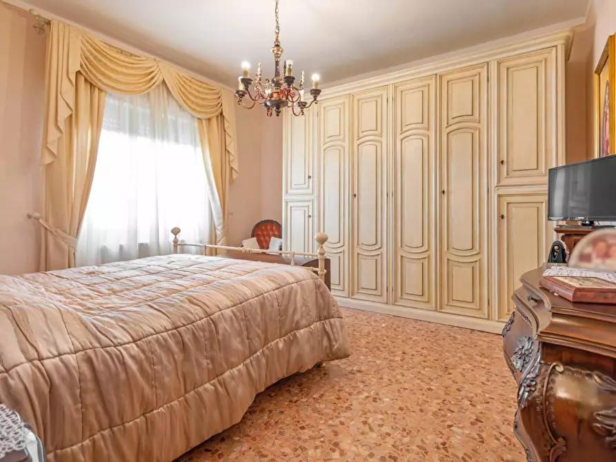 Immagine 10 di Casa indipendente in vendita  a Santa Maria A Monte
