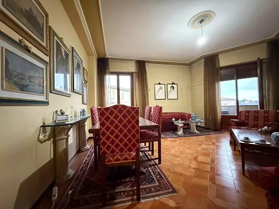 Immagine 1 di Appartamento in vendita  a Siena