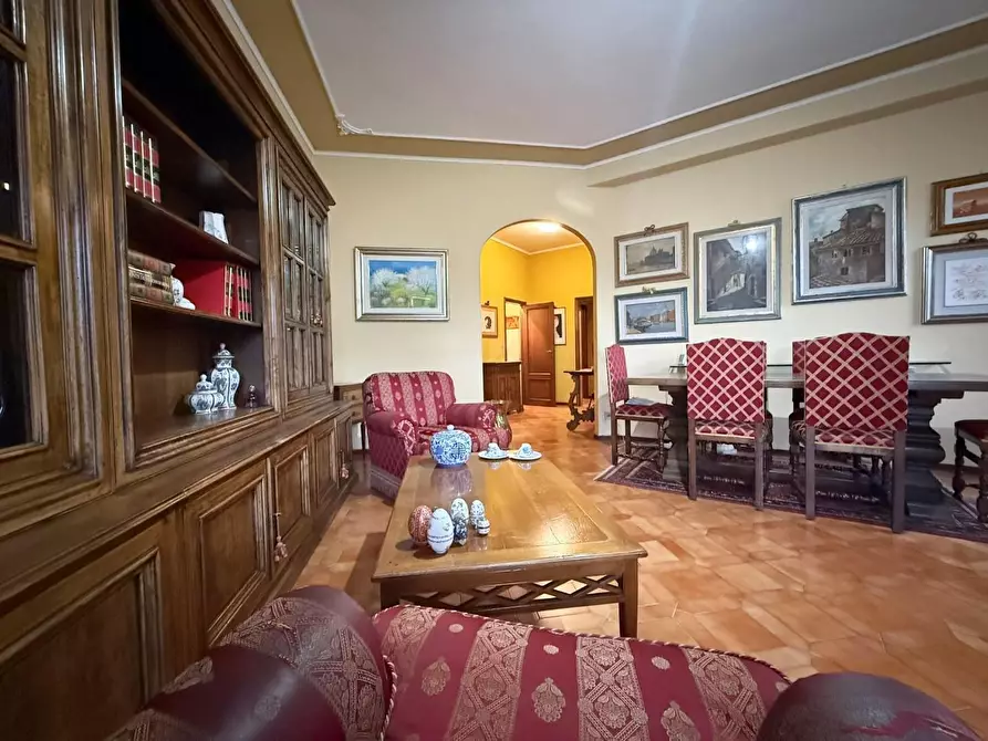 Immagine 2 di Appartamento in vendita  a Siena