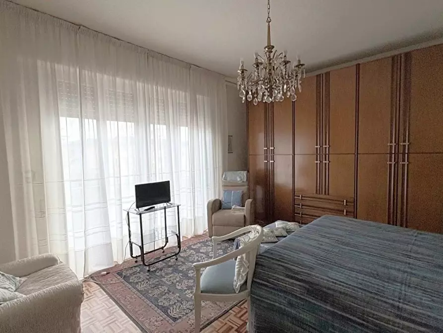 Immagine 11 di Appartamento in vendita  a Lucca