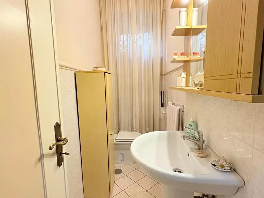 Immagine 14 di Appartamento in vendita  a Lucca