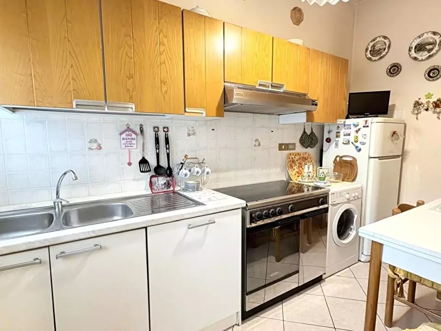 Immagine 8 di Appartamento in vendita  a Lucca