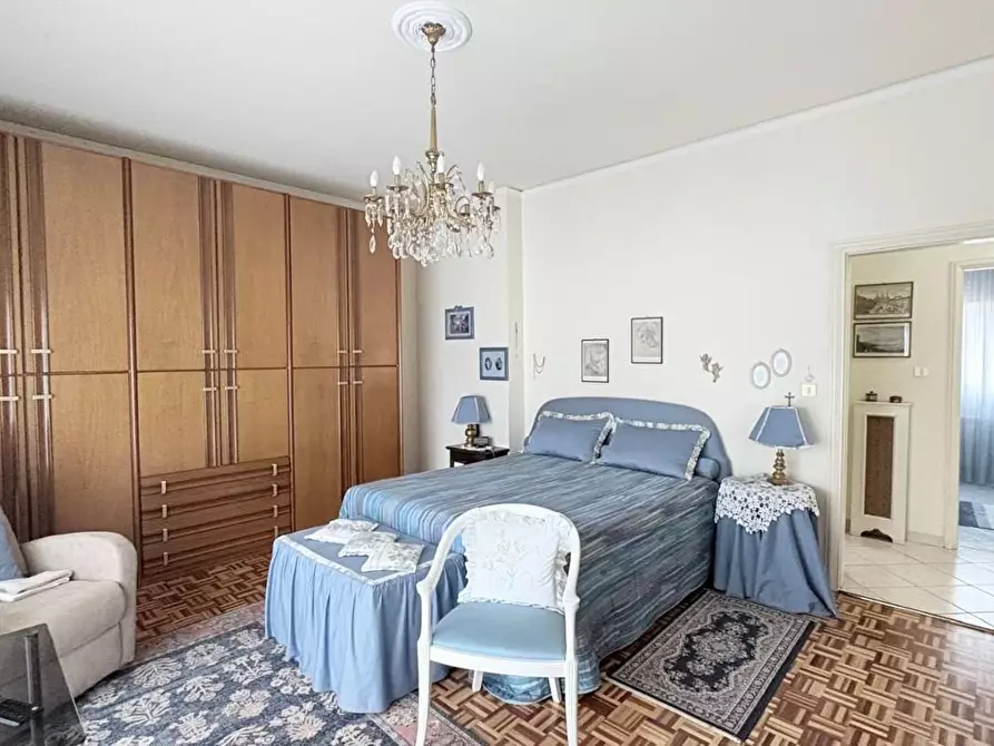 Immagine 13 di Appartamento in vendita  a Lucca