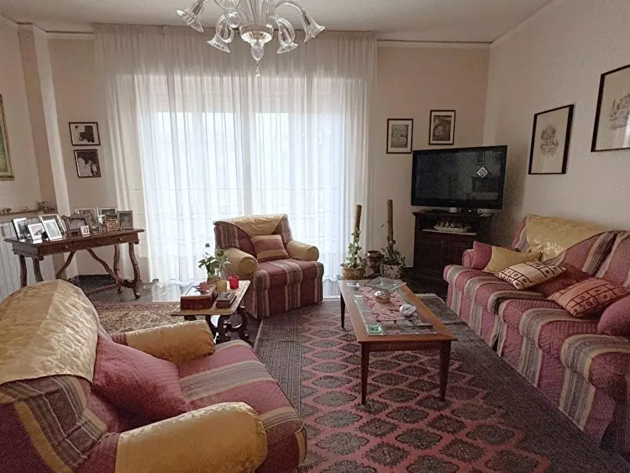 Immagine 4 di Appartamento in vendita  a Lucca