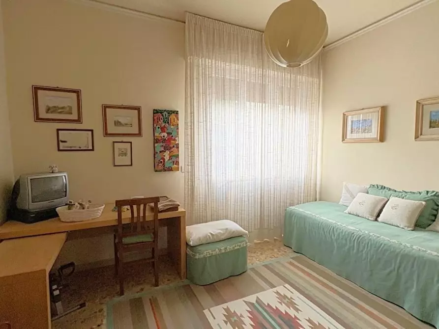 Immagine 16 di Appartamento in vendita  a Lucca