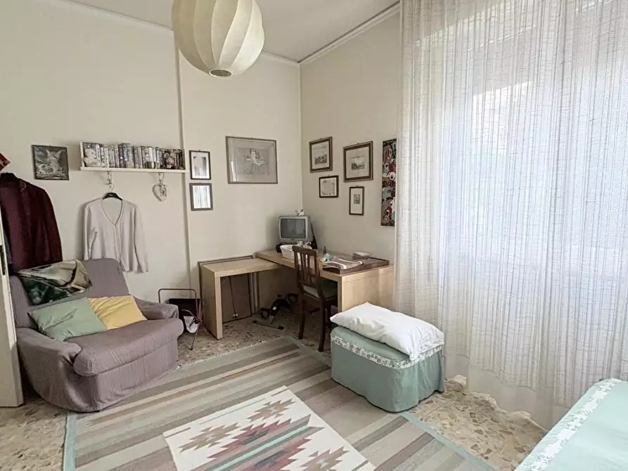 Immagine 15 di Appartamento in vendita  a Lucca