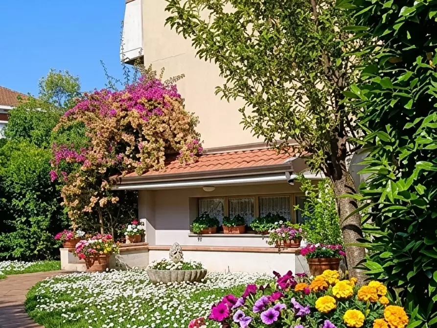 Immagine 2 di Casa semindipendente in vendita  a Carrara