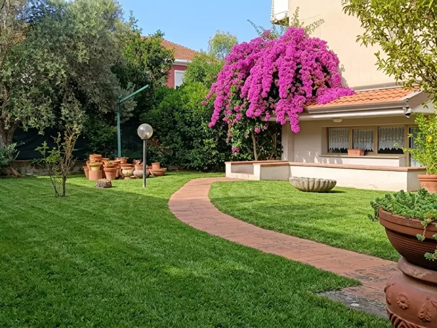 Immagine 1 di Casa semindipendente in vendita  a Carrara
