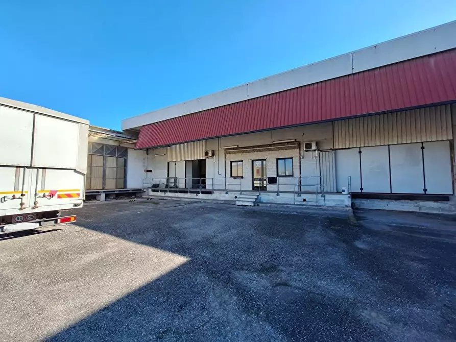 Immagine 9 di Attività artigianale in affitto  a Porcari