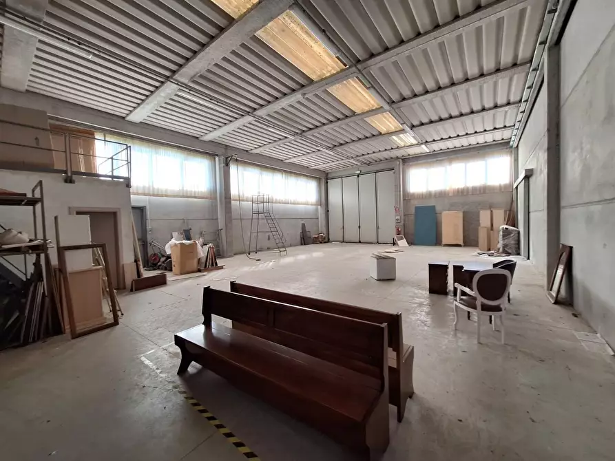 Immagine 23 di Attività artigianale in affitto  a Porcari