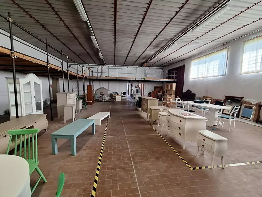 Immagine 20 di Attività artigianale in affitto  a Porcari