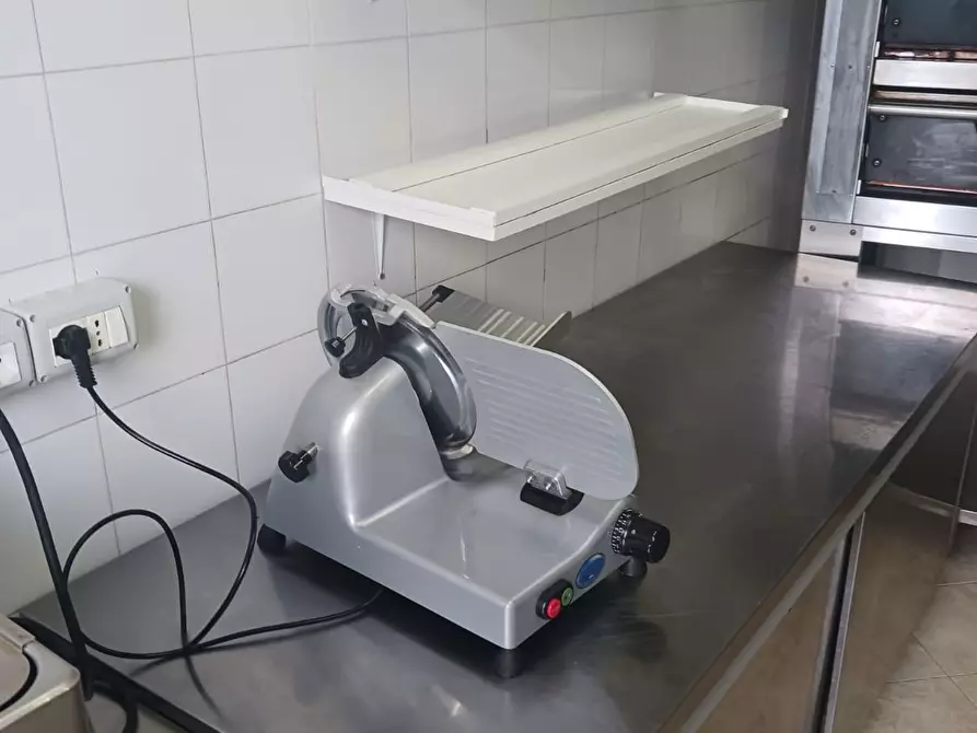 Immagine 9 di Attività commerciale in vendita  a Viareggio