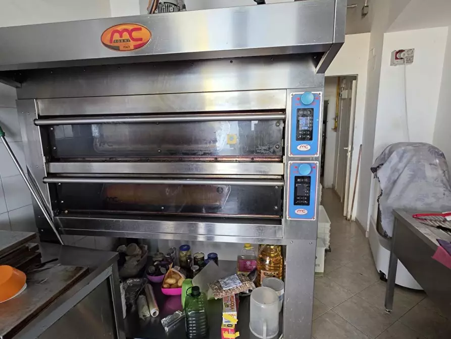 Immagine 3 di Attività commerciale in vendita  a Viareggio