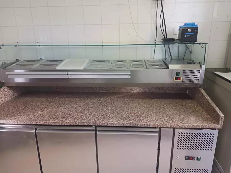 Immagine 14 di Attività commerciale in vendita  a Viareggio