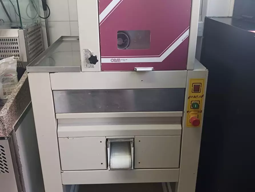 Immagine 24 di Attività commerciale in vendita  a Viareggio