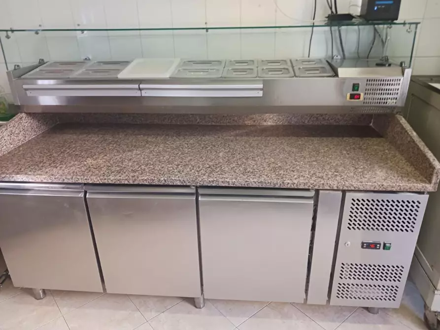 Immagine 18 di Attività commerciale in vendita  a Viareggio