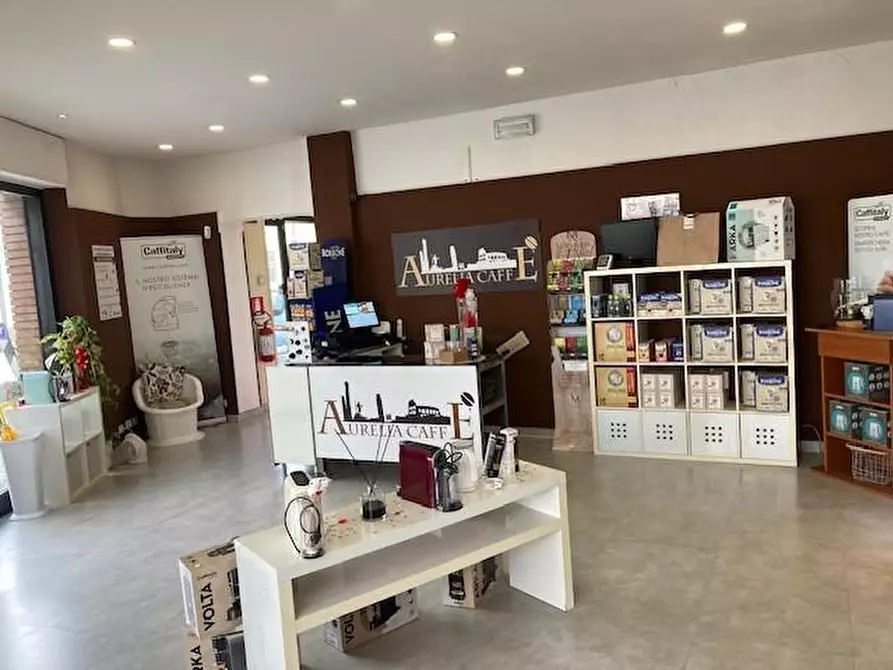 Immagine 1 di Locale commerciale in affitto  a Cascina