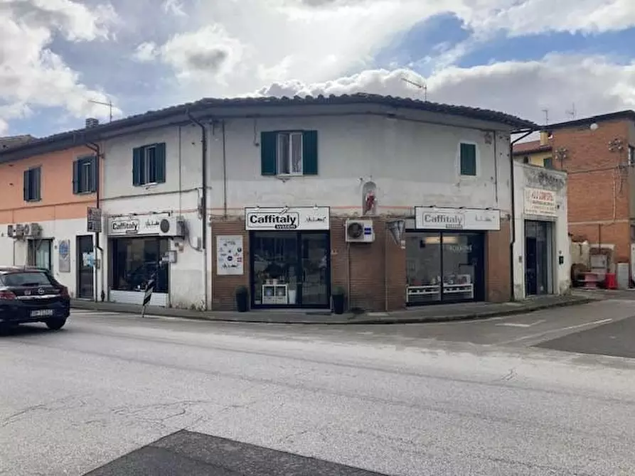 Immagine 5 di Locale commerciale in affitto  a Cascina