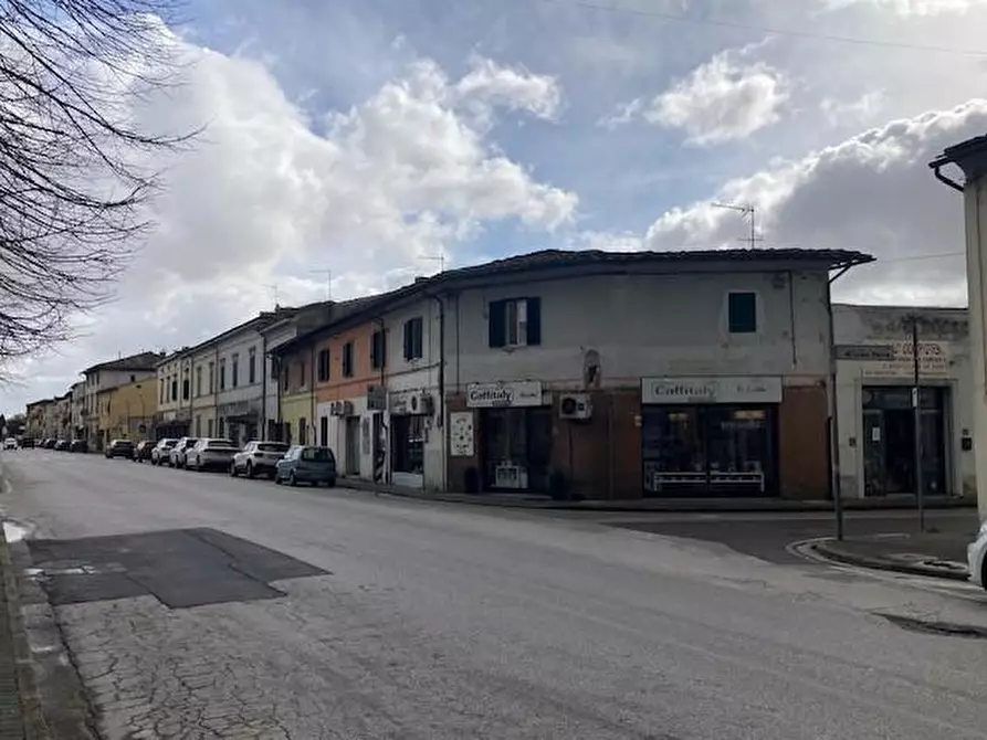 Immagine 7 di Locale commerciale in affitto  a Cascina