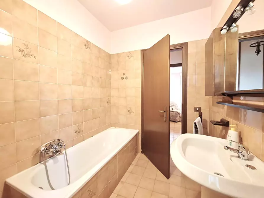 Immagine 17 di Appartamento in vendita  a Cascina