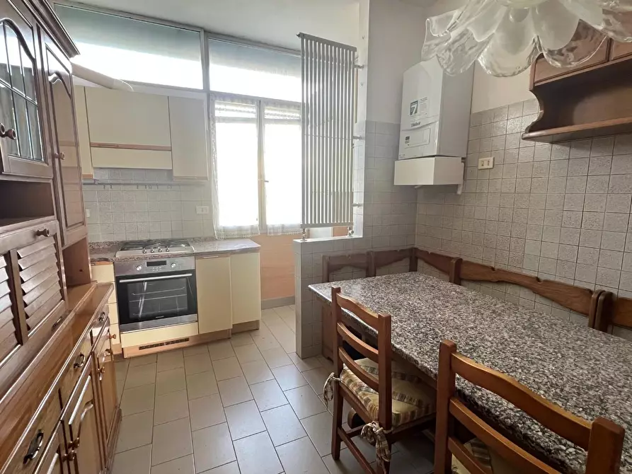 Immagine 2 di Appartamento in vendita  a Carrara