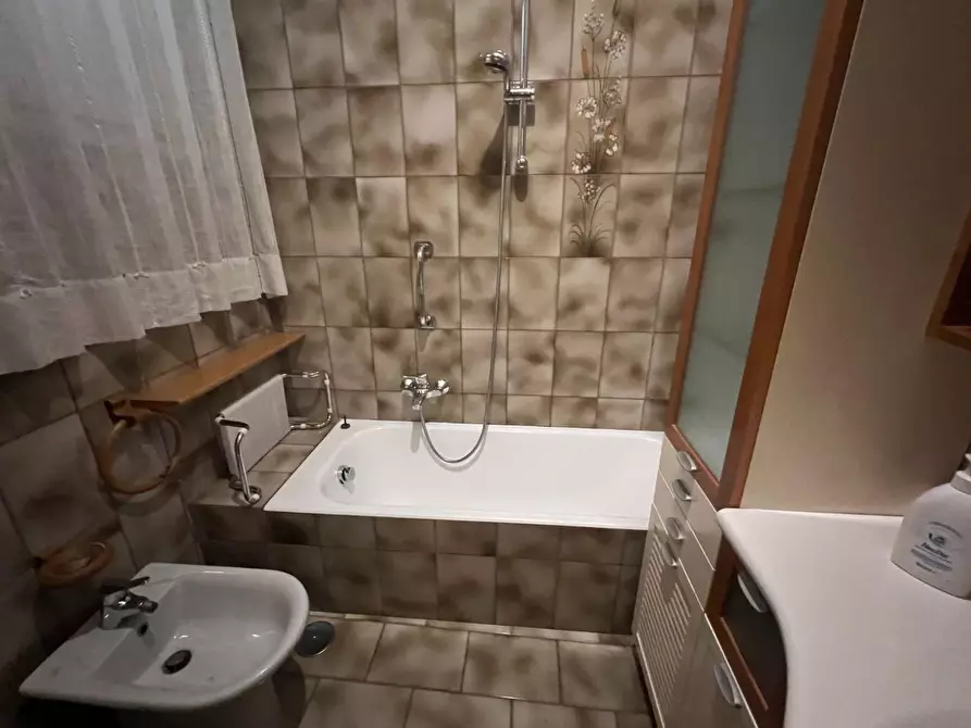 Immagine 21 di Appartamento in vendita  a Carrara