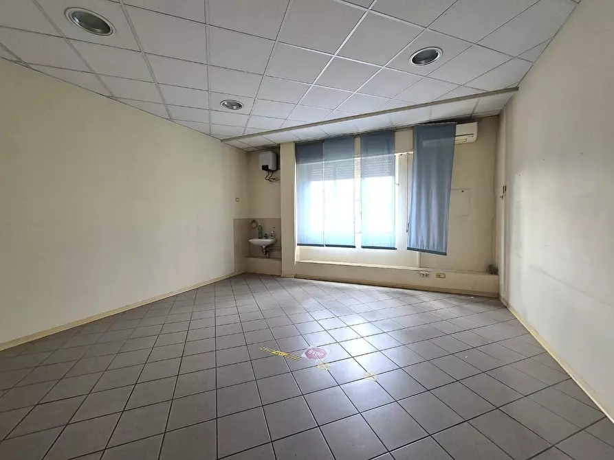 Immagine 16 di Ufficio in vendita  a Castelfranco Di Sotto