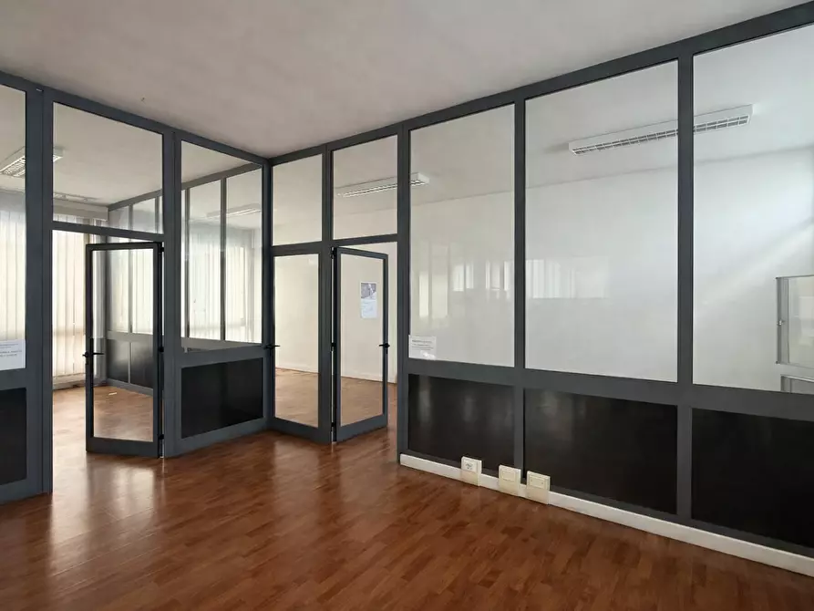 Immagine 17 di Capannone industriale in affitto  a Bientina