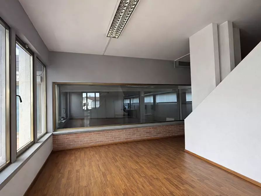 Immagine 24 di Capannone industriale in affitto  a Bientina