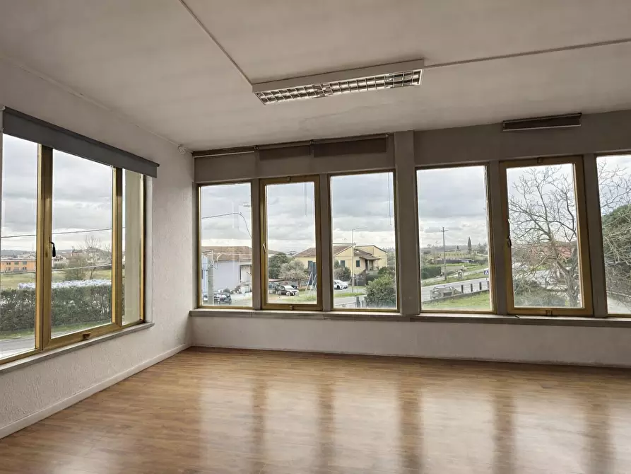 Immagine 23 di Capannone industriale in affitto  a Bientina