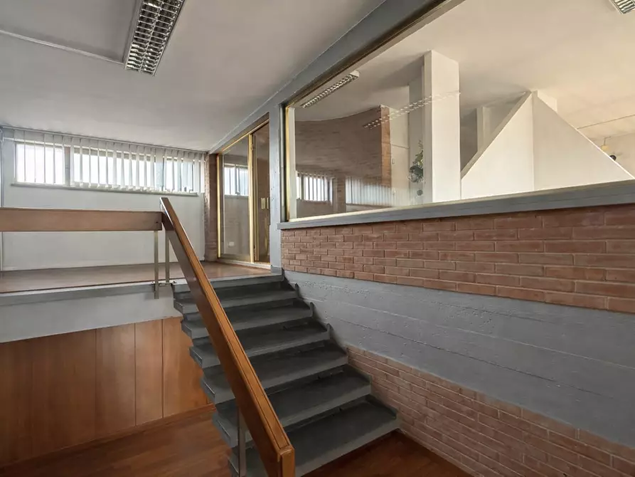 Immagine 13 di Capannone industriale in affitto  a Bientina