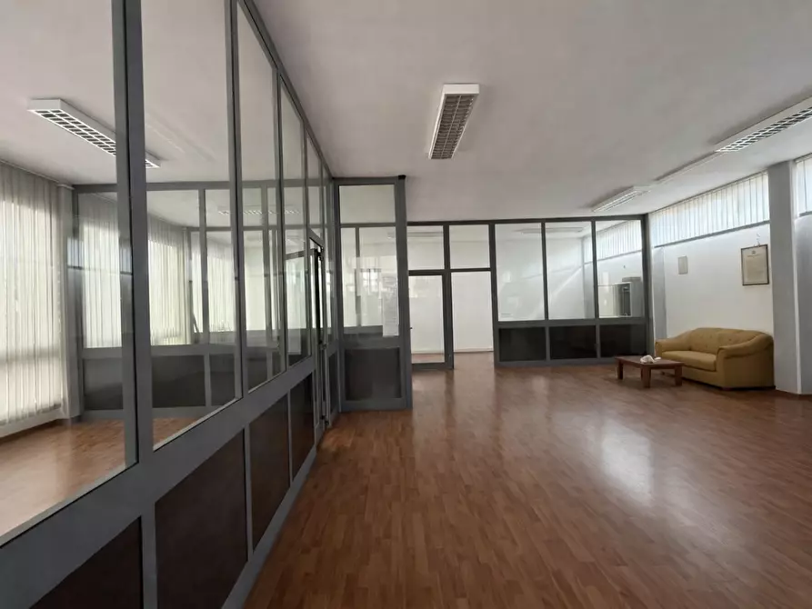 Immagine 15 di Capannone industriale in affitto  a Bientina