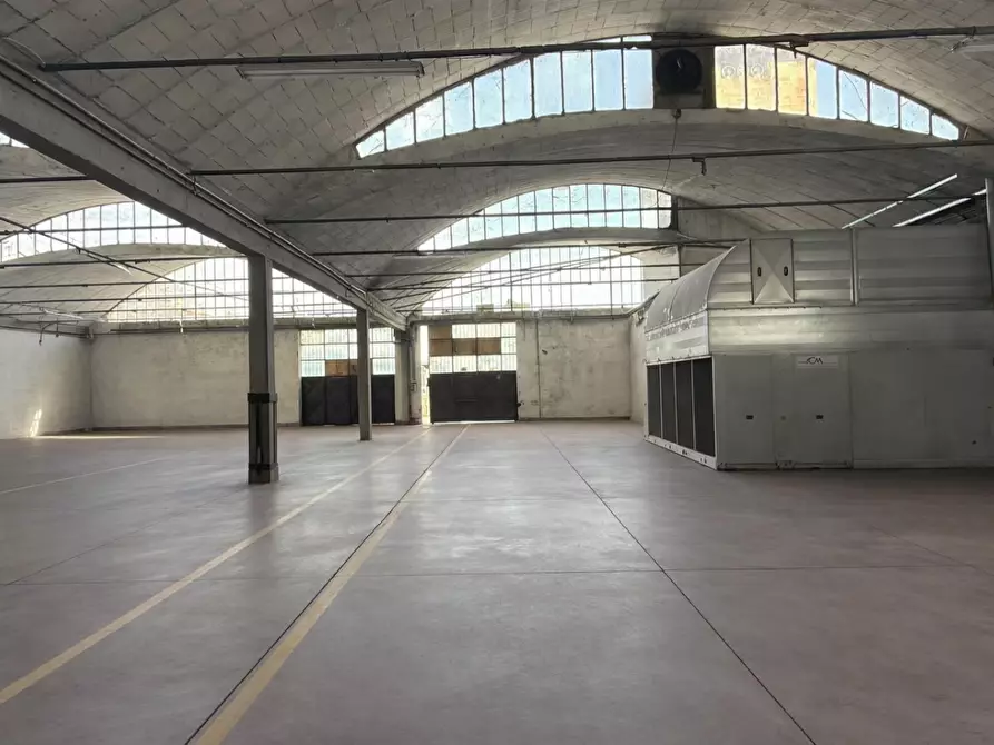 Immagine 32 di Capannone industriale in affitto  a Bientina