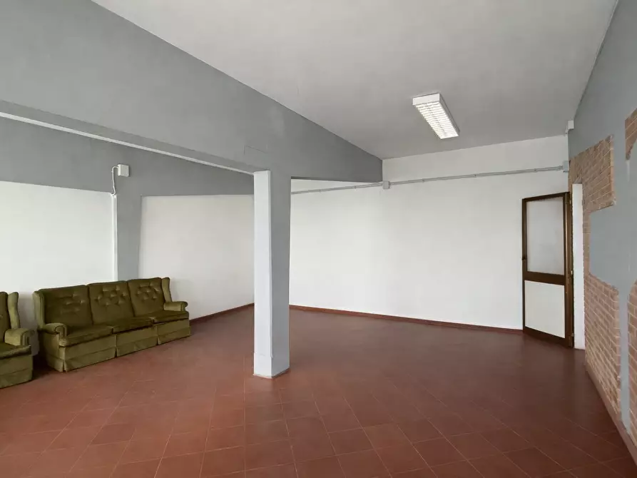 Immagine 12 di Capannone industriale in affitto  a Bientina