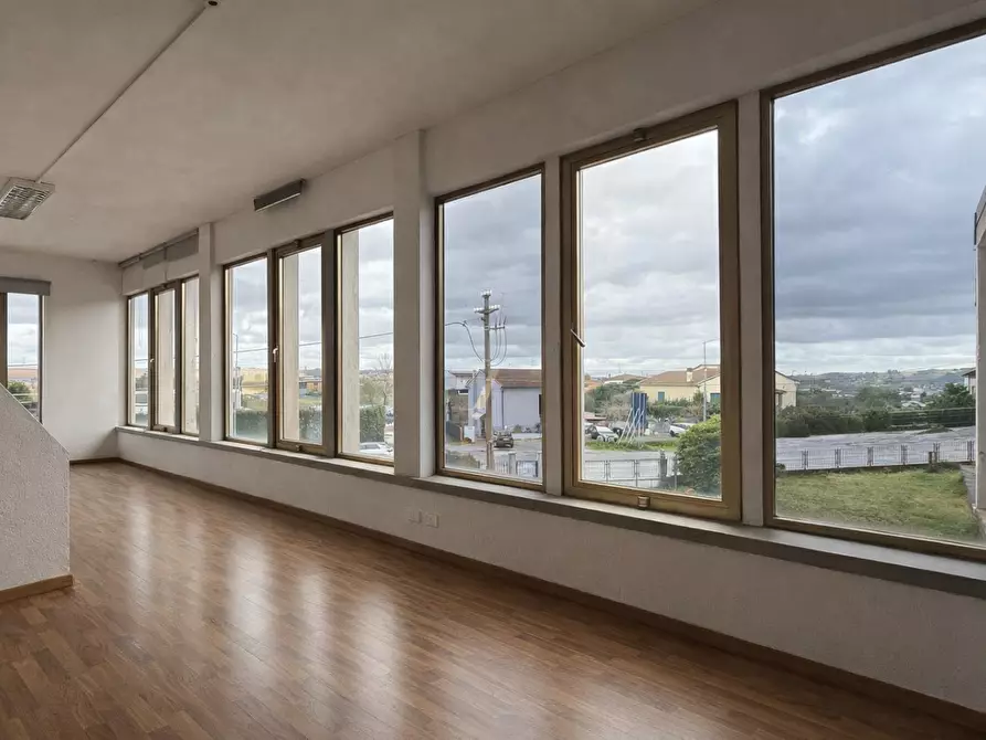 Immagine 21 di Capannone industriale in affitto  a Bientina