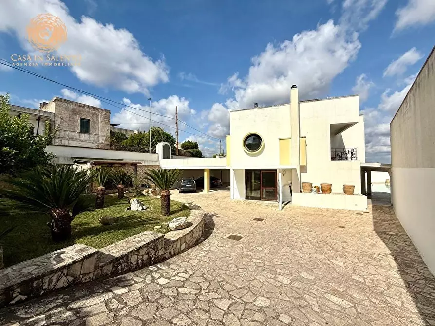 Immagine 1 di Villa in vendita  a Alessano